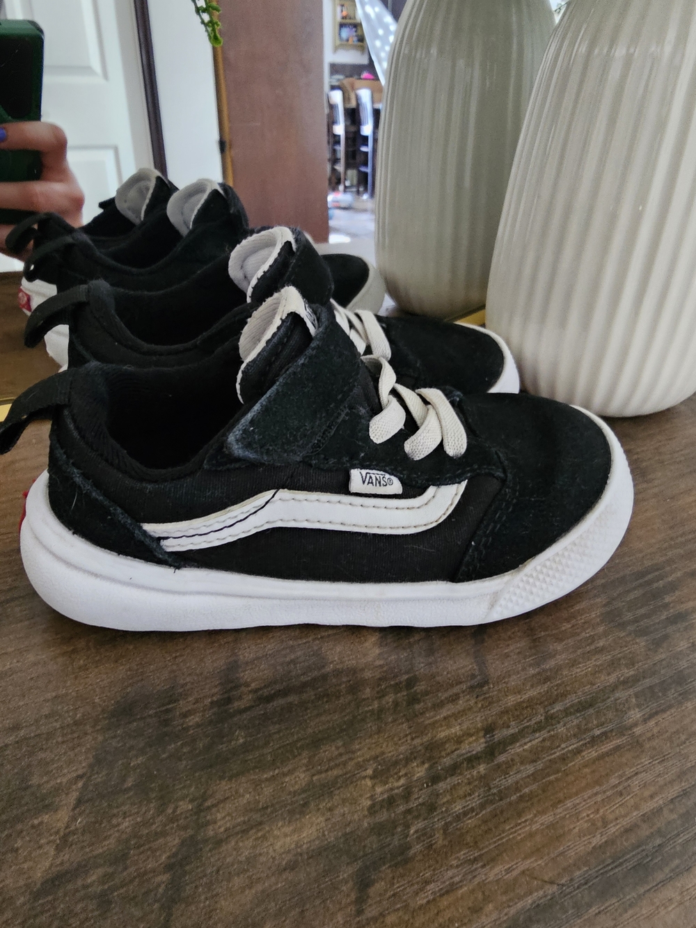 Vans Toddler Black and White Low-Top Sneakers Size 8